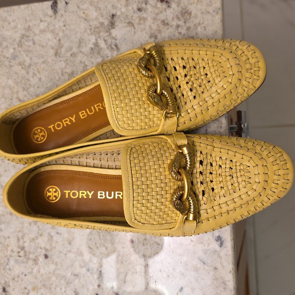 Tory Burch Yellow Woven Flats with Gold Detail - Picture 5 of 9